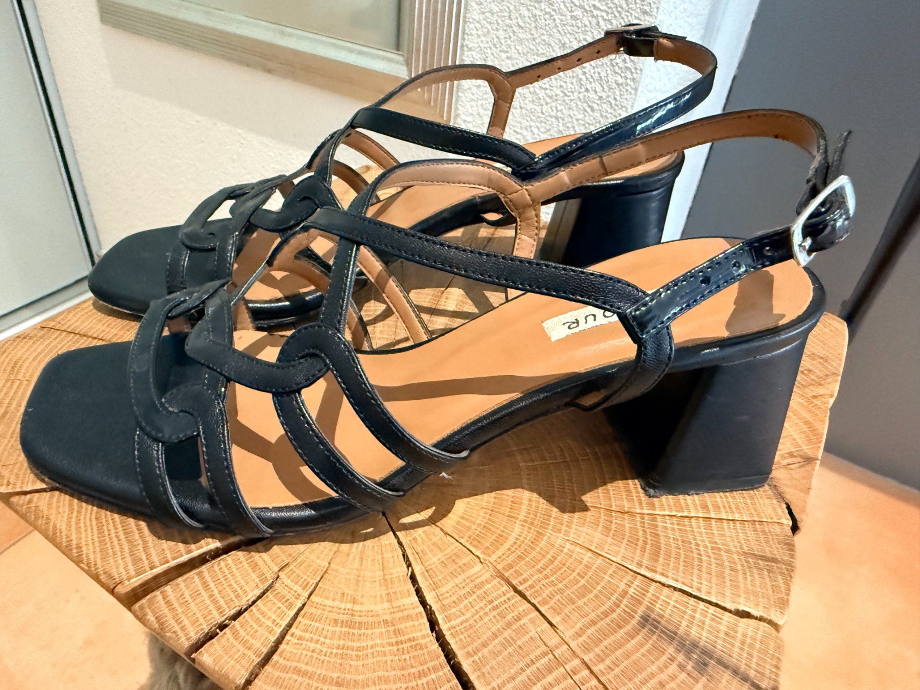Damenschuhe: Sandalen schwarze 38 L'amour – Gebraucht aus Nuerensdorf von ghi_b7xs