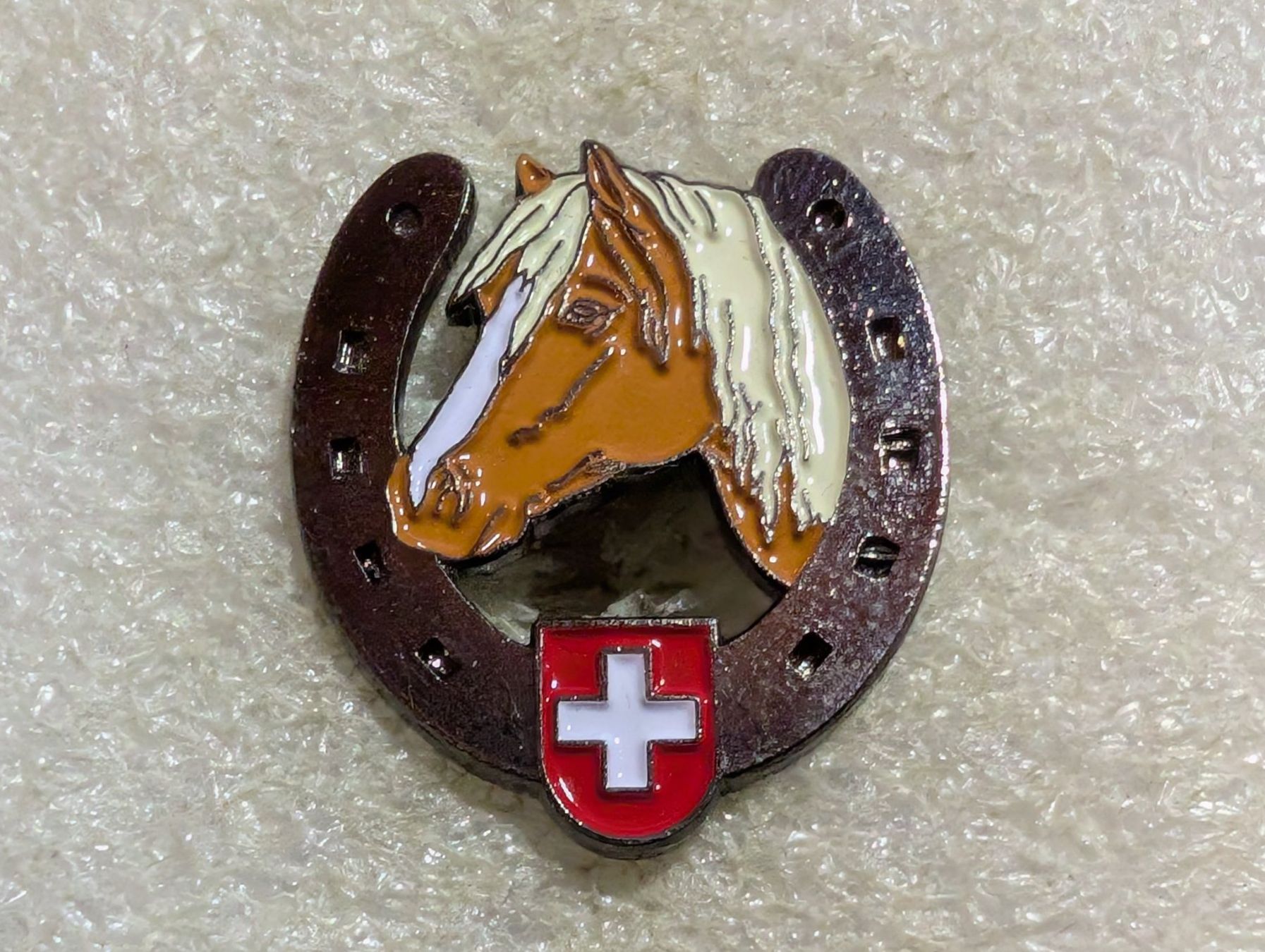 Placchette & Badge: Ansteckpin 212: Pferd – Usato da Oppligen venduto da Pin-Fall-Shop