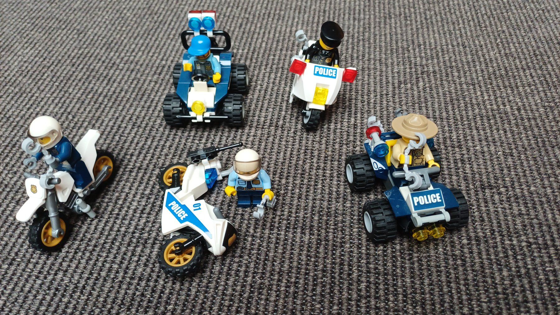 Lego Kit di costruzioni: Lego Polizei Set – Usato da Winterthur venduto da Jakobina 3