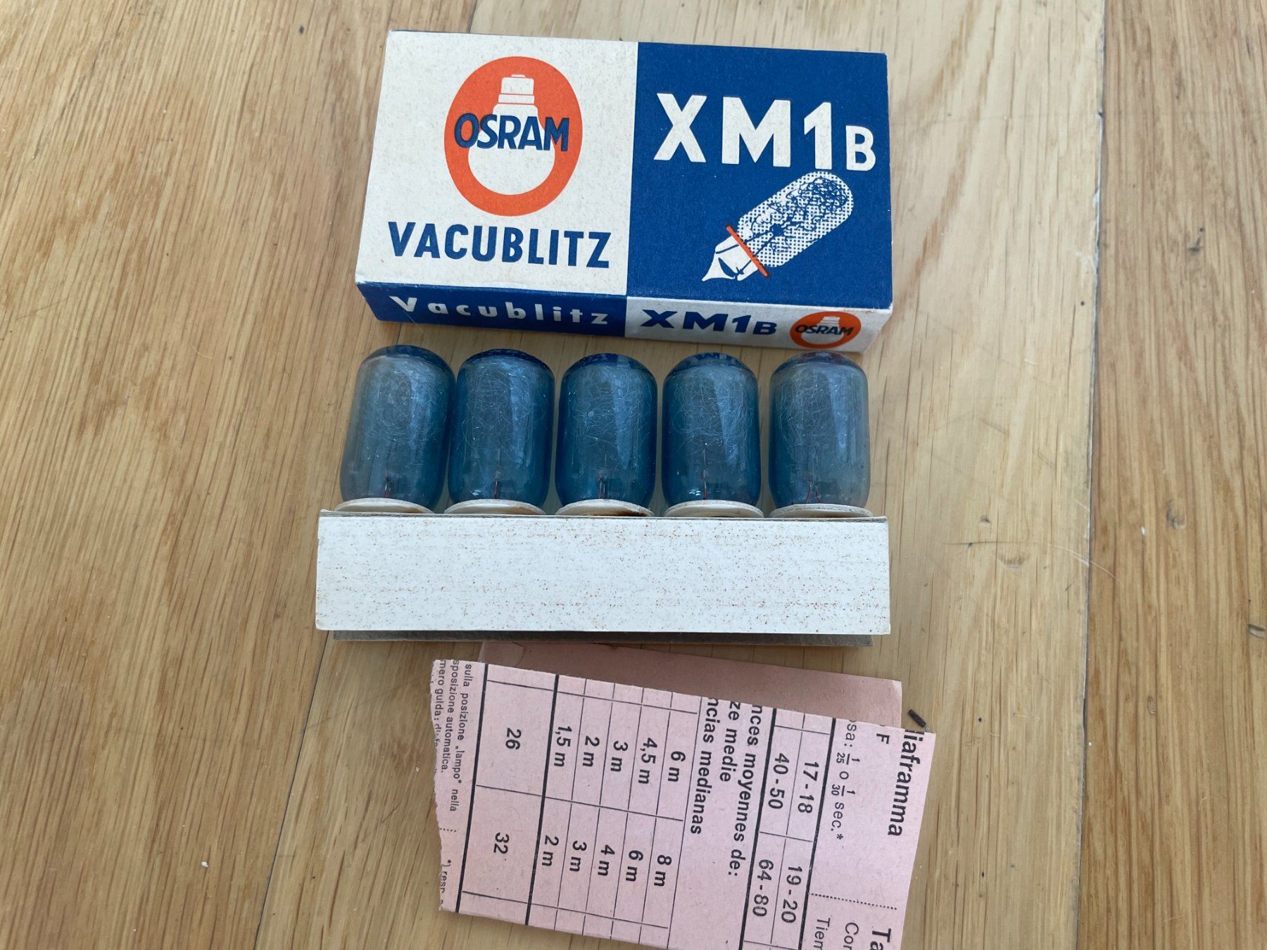 Osram Flash: Boîte de 5 ampoules Flash Osram Vacublitz XM1b – Usato da Petit Lancy venduto da gil_hr6v 3