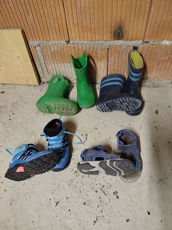 Schuhe für Jungen: Schuh Paket Grösse 26 – Gebraucht aus Bätterkinden von sch_s6nb 1