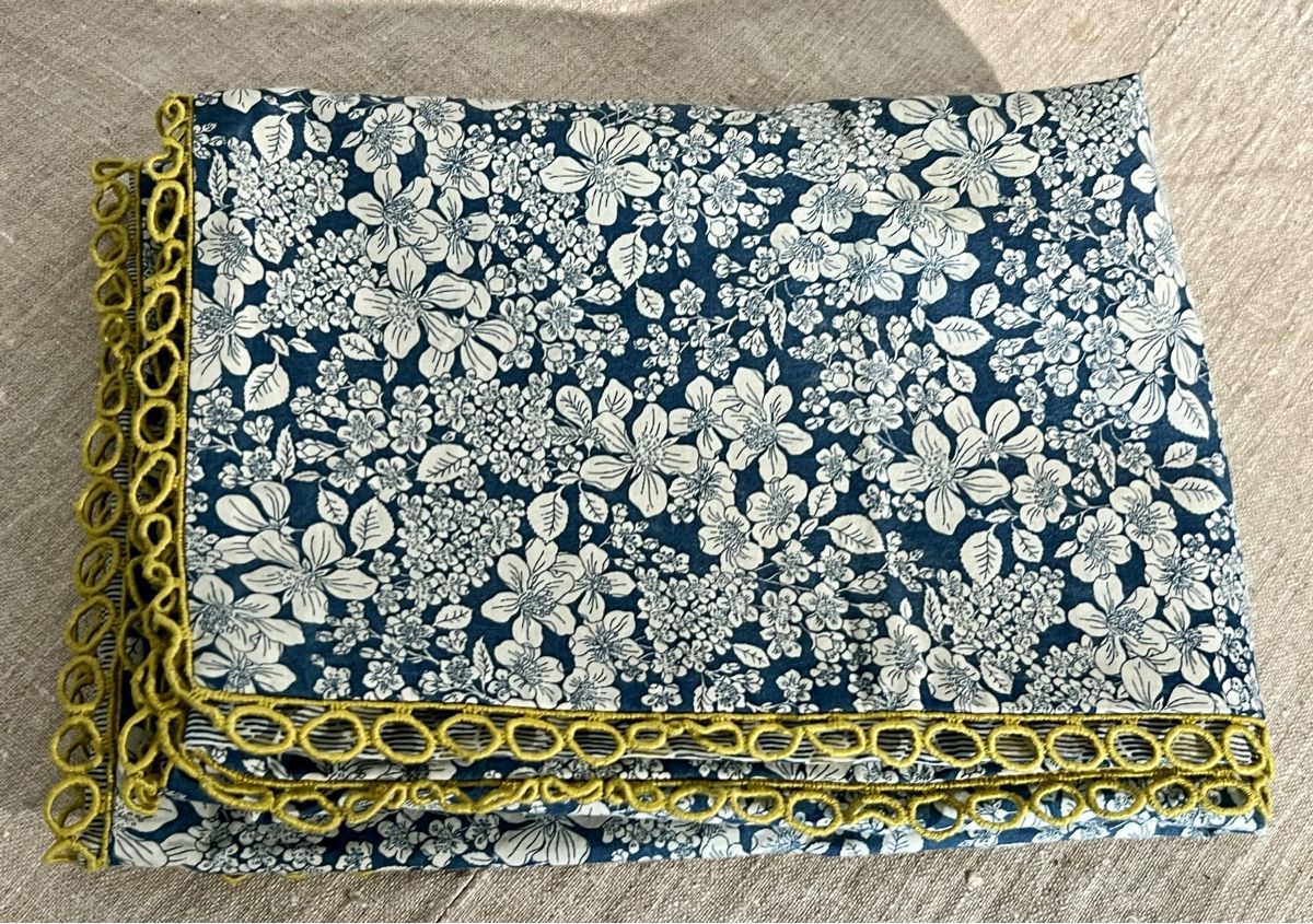 Tutte le decorazioni: Nappe en coton à fleurs bleues, galon vert anis – Usato da Genève venduto da DELIRBEADS 4