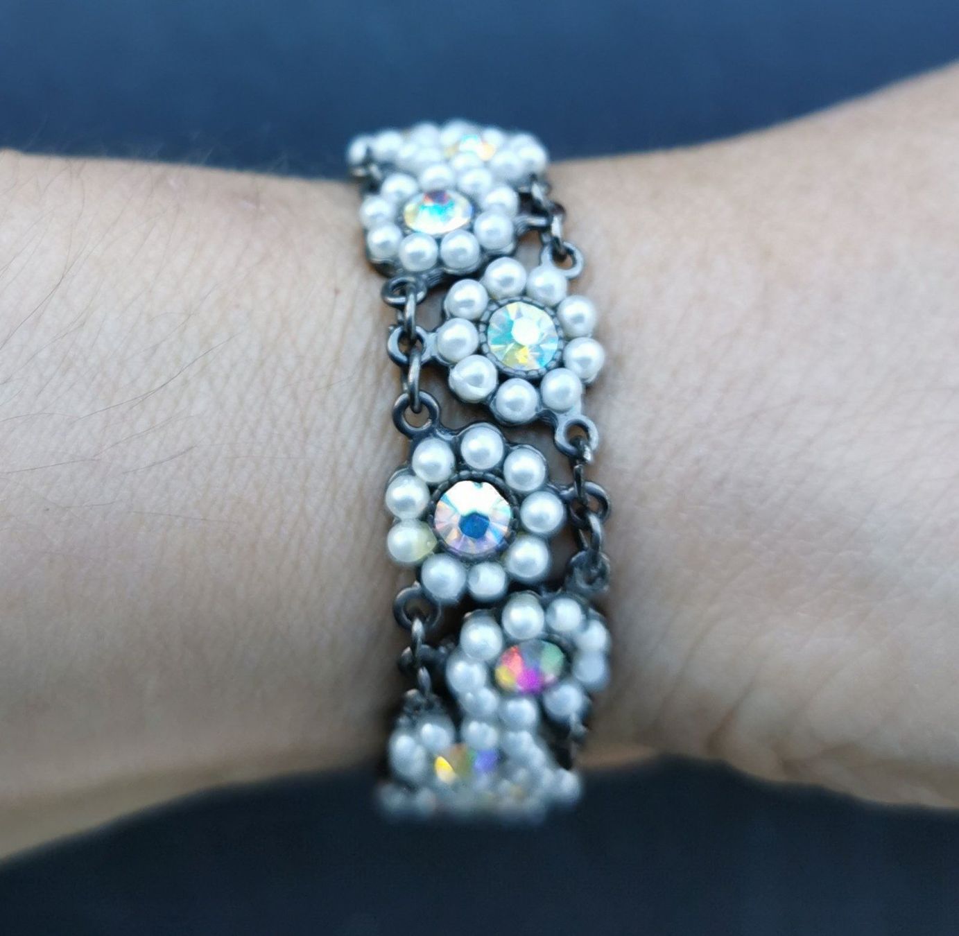 Armbänder & -reifen: Bracelet souple laiton, perles et strass – Gebraucht aus Veyrier von Leilazizou