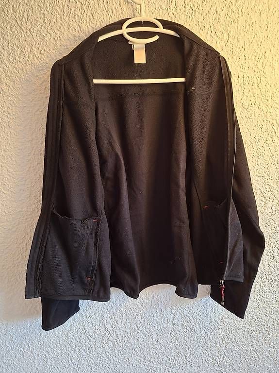Maglioni & Felpe: Schwarzer Pullover von Quechua Grösse M – Usato da Belp venduto da ced_y8hx 1