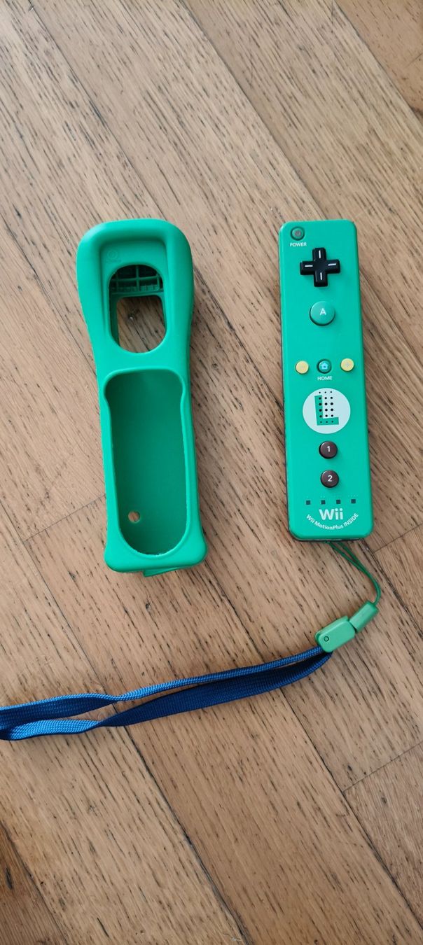 Nintendo Controller: Nintendo wii Spezial Luigi controller mit hülle – Usato da Oensingen venduto da ece_8k7q 2