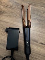 Haarglätter und Trockner mit Netzteil