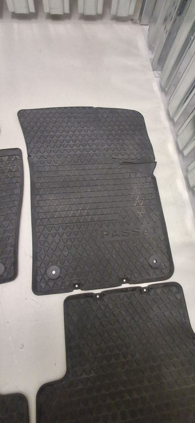 VW Tappeti & Tappetini: Gummi matten vw passat b6/b7 – Usato da Igis venduto da JUST-4U-ENJOY 2