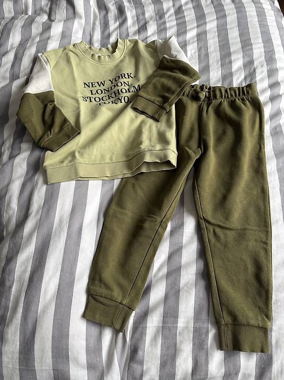 Lotti & Set di vestiti: Kinder Set Pulli Hose Gr. 104 H&M – Usato da Küsnacht ZH venduto da Leen
