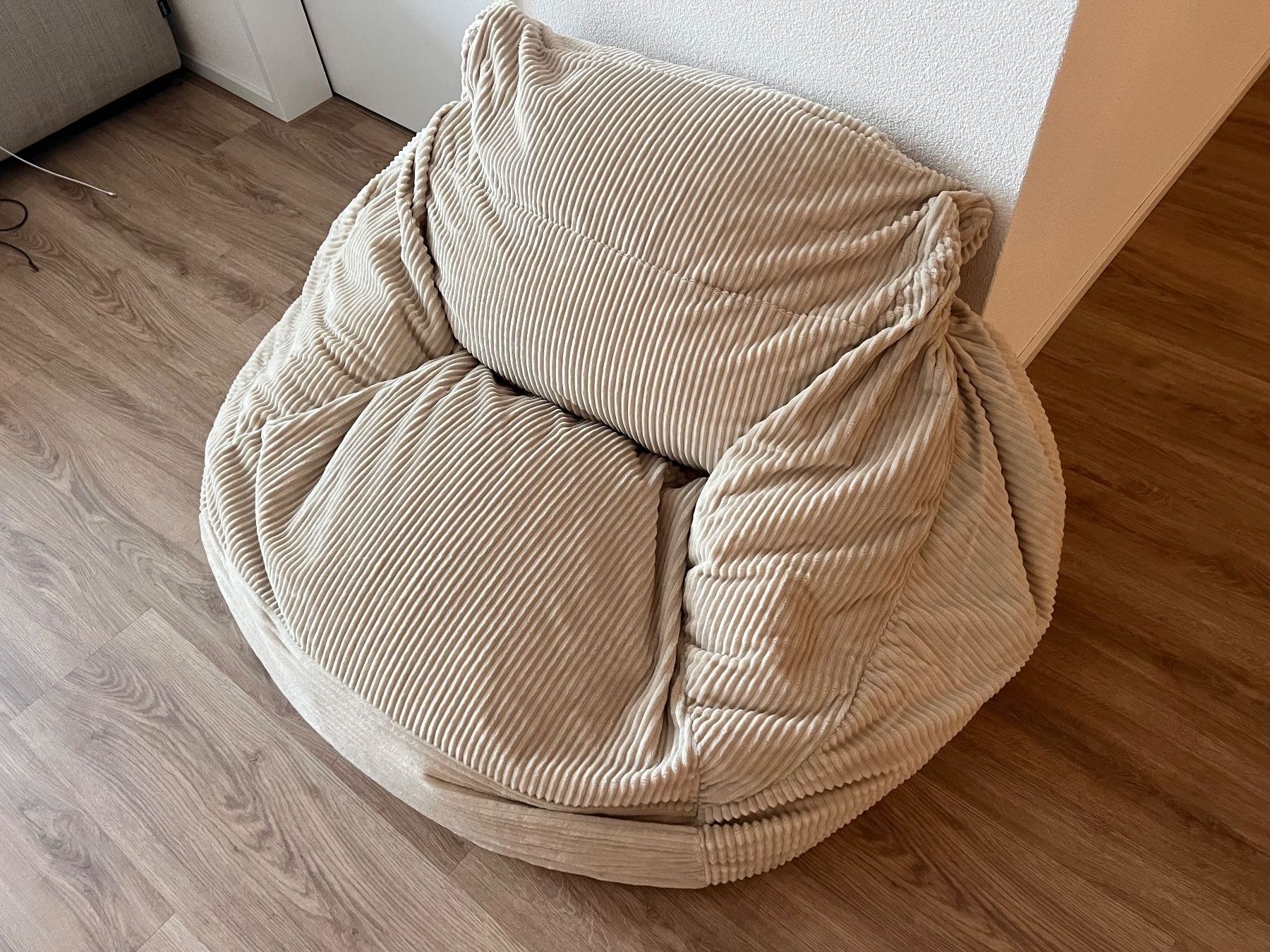 Sessel: flauschiger Sitzsack Cord – Gebraucht aus Schaffhausen von Nanaimo 2