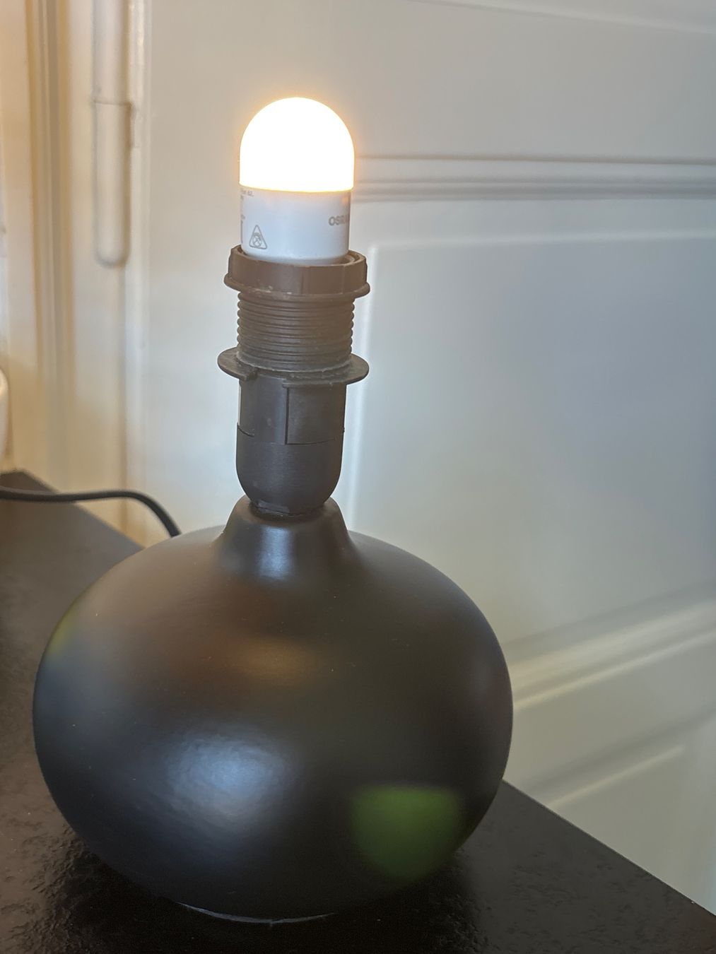 Ikea Lampade: Schwarze Nachttischlampe /Tischlampe – Usato da Genève venduto da Buens4 2