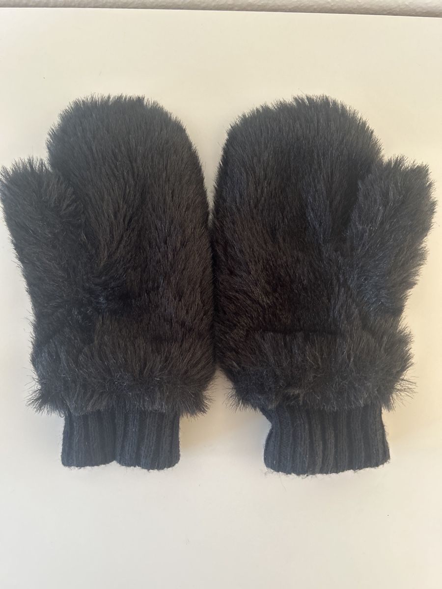 Handschuhe & Handstulpen: Schwarze Kunstfell Fäustlinge Handschuhe Winter warm – Gebraucht aus Bergdietikon von Robine02 1