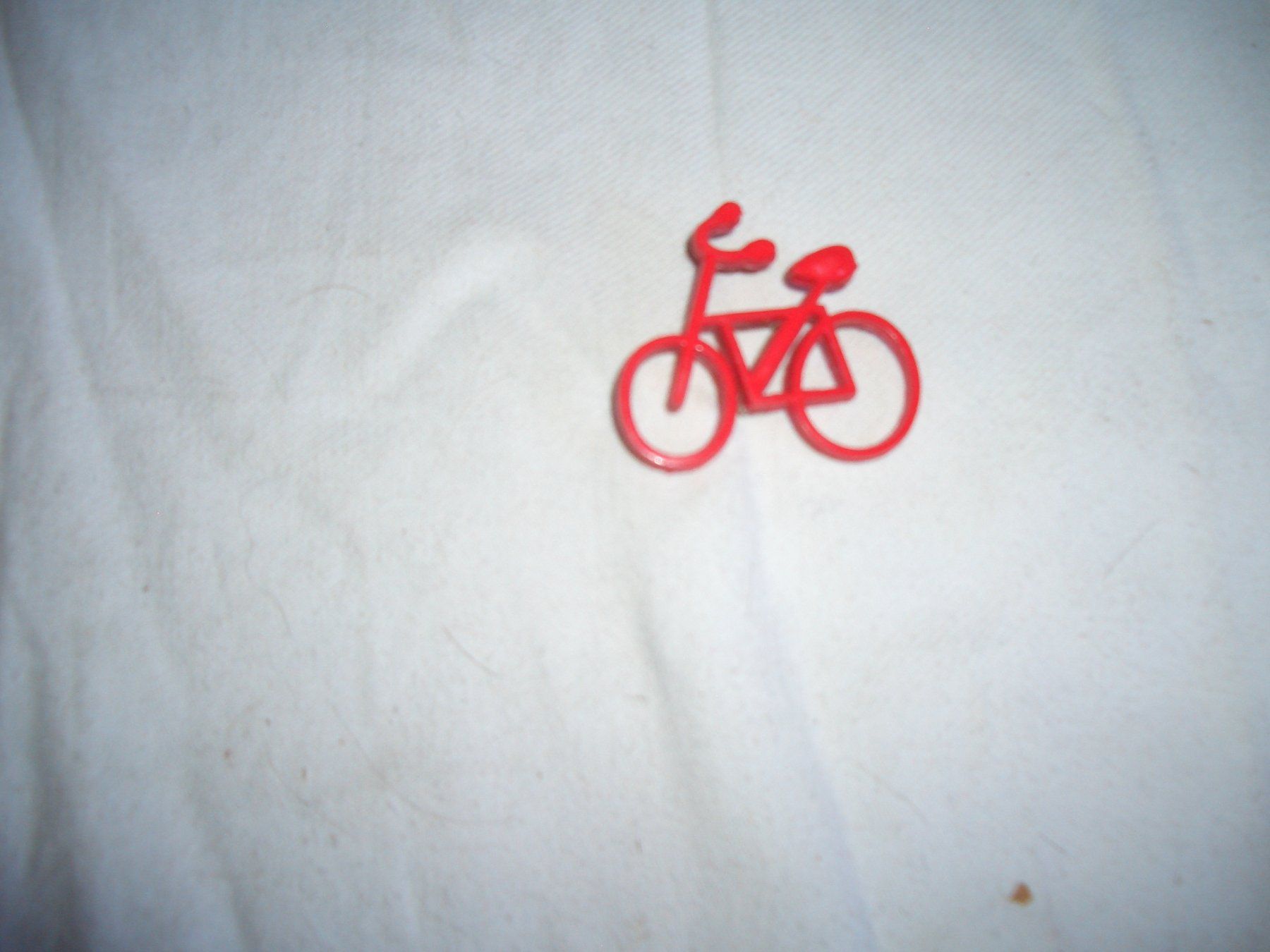 Broches & Aiguilles: Rotes Fahrrad Brosche – D'occasion à Präz par Eroberto