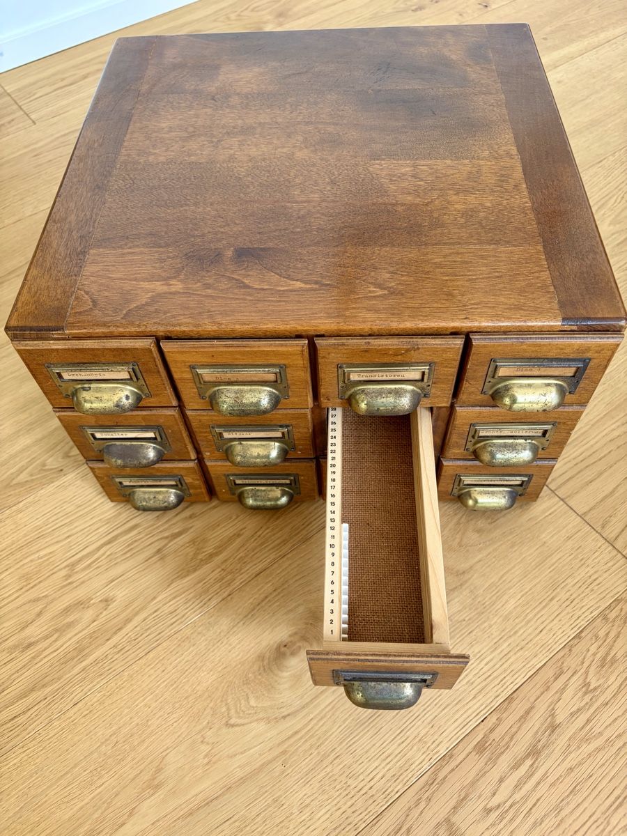 Commodes: Antikes Schubladenmöbel mit Messinggriffen – D'occasion à Wettingen par Allgor 2