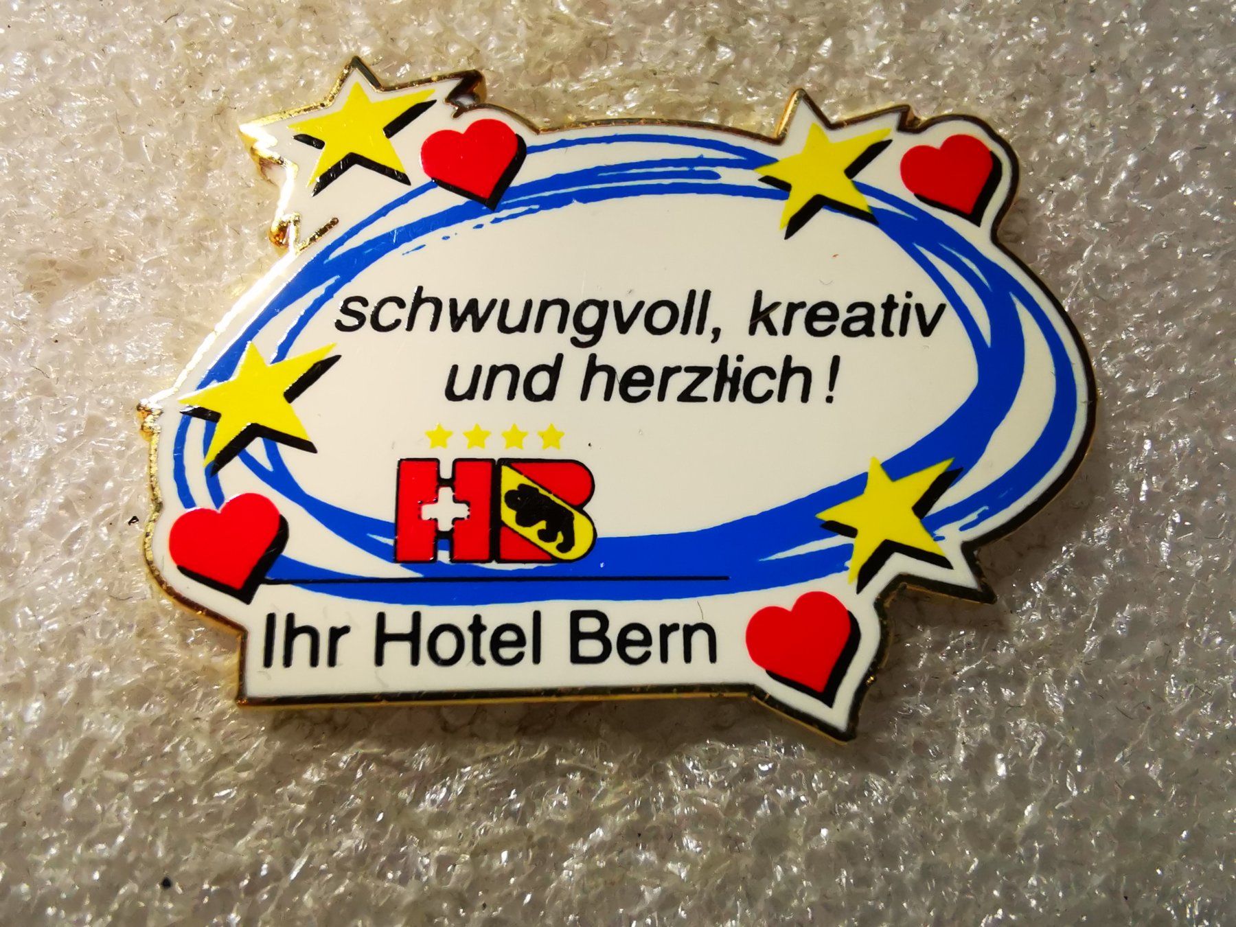 Placchette & Badge: Ansteckpin 151: Ihr Hotel Bern – Usato da Oppligen venduto da Pin-Fall-Shop