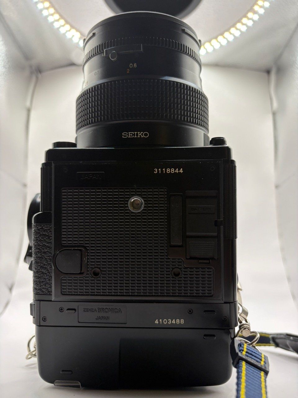 Bronica Fotocamera: Bronica GS-1 6x7 PG 65 grand-angle – Usato da Biel/Bienne venduto da kiouk 6