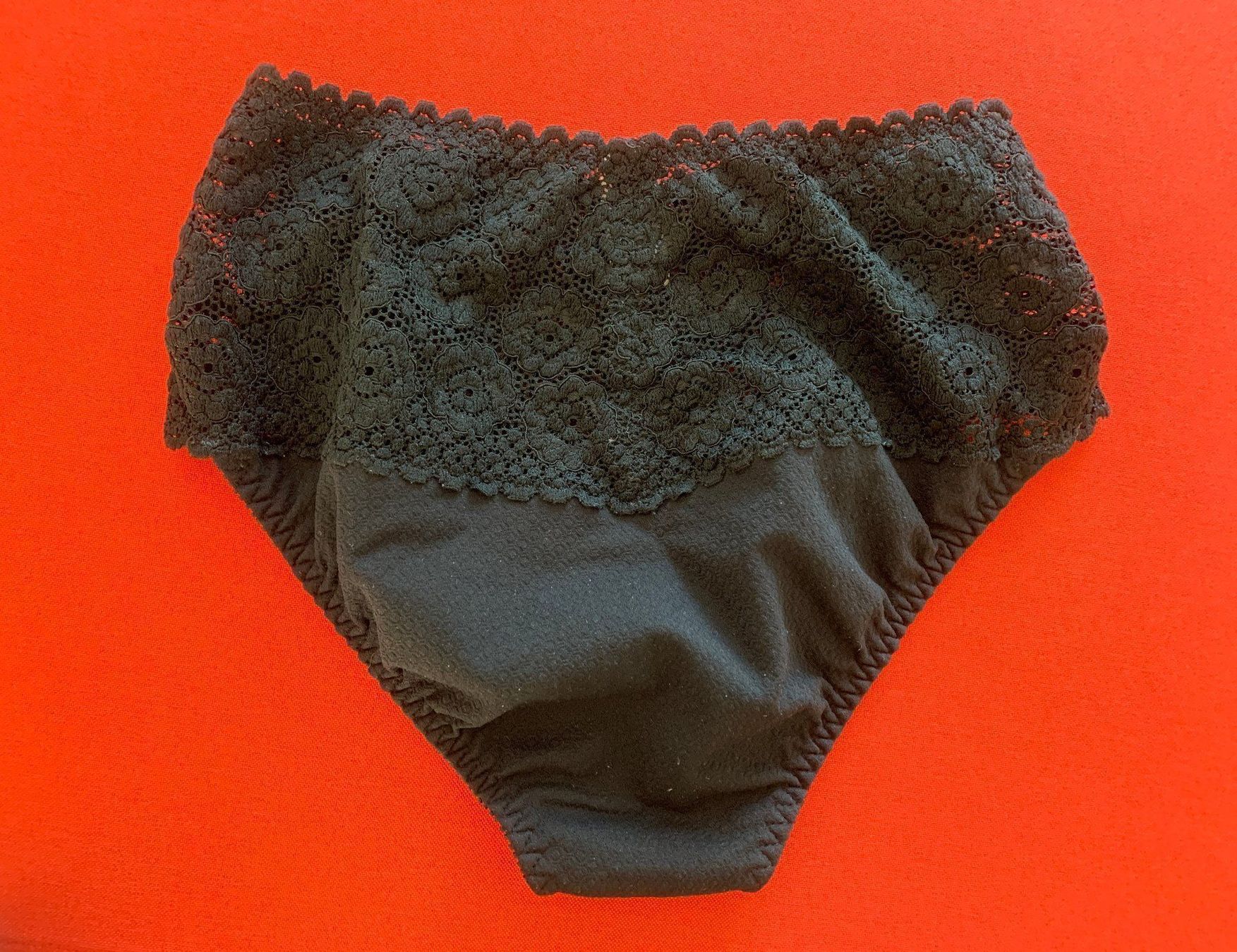 Altra biancheria intima: 2 Tangas und 1 Slip – Usato da Zürich venduto da Tzhkely24 2