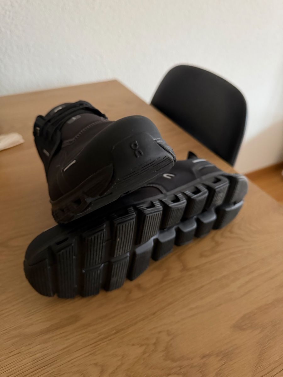 On Chaussures hommes: On cloud 6, 42.5 EU ( waterproof ) – Neuf avec emballage d'origine à Zwillikon par edo_6vly 2