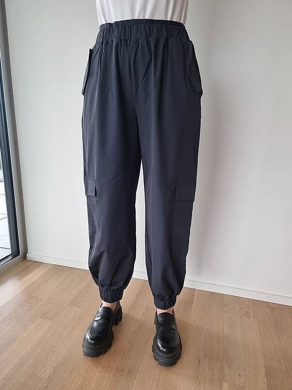 Pantaloni: Cargohose schwarz, Gr.38, neuwertig  – Usato da Ostermundigen venduto da d-p73