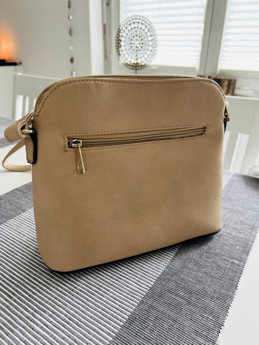 Borse da donna: Umhängetasche / Crossbody Bag – Usato da Mägenwil venduto da afiloni84 2