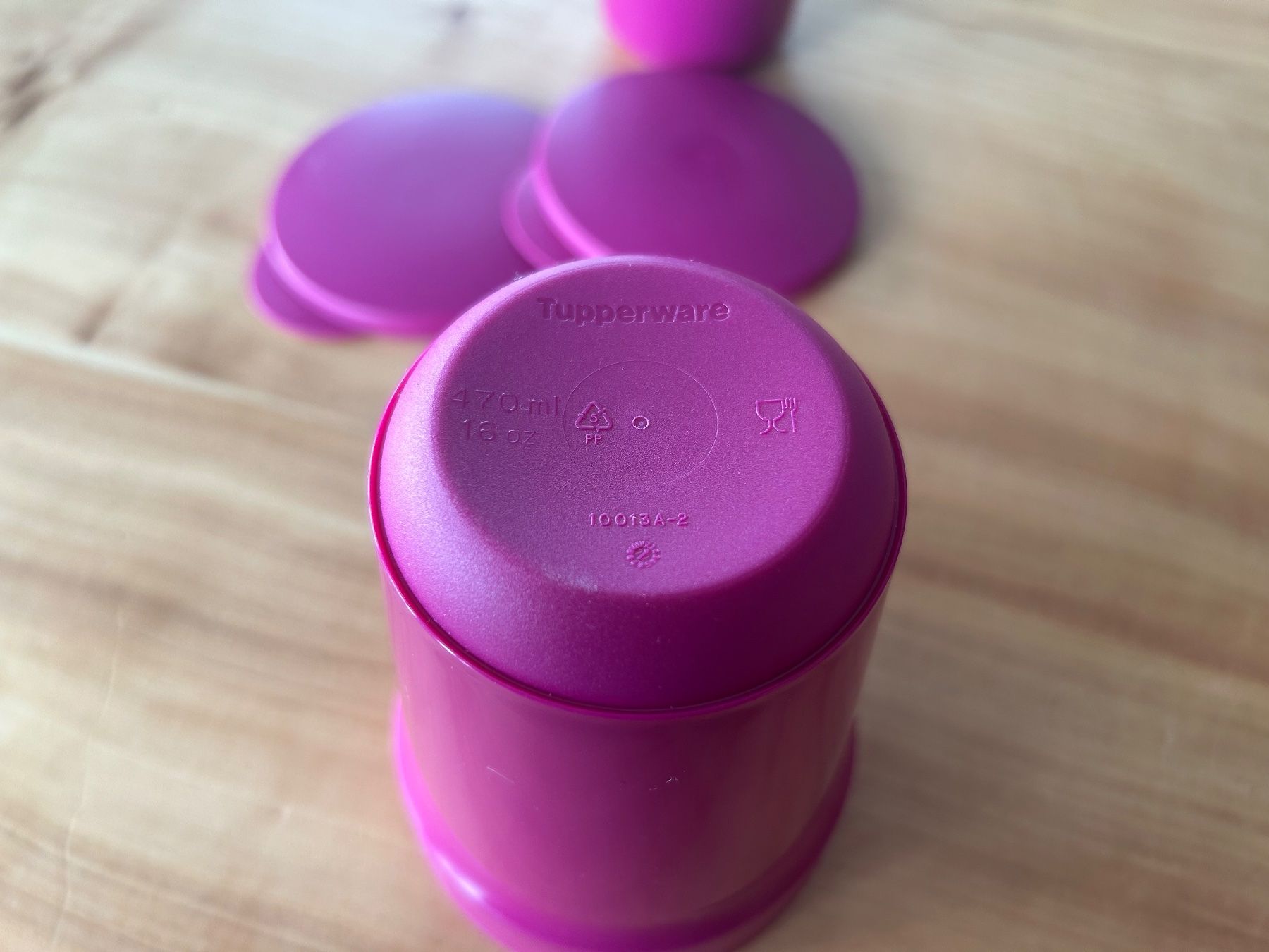 Tupperware Behälter & Ähnliches: Tupperware Becher 470ml pink 2 Stk mit Deckel NEU – Neu (gemäss Beschreibung) aus Kaltbrunn von lagone1 1