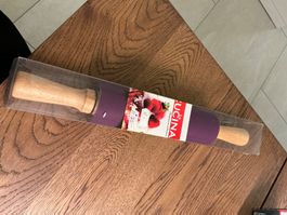 Neues Wallholz/Teigroller Lila,Ungebraucht!