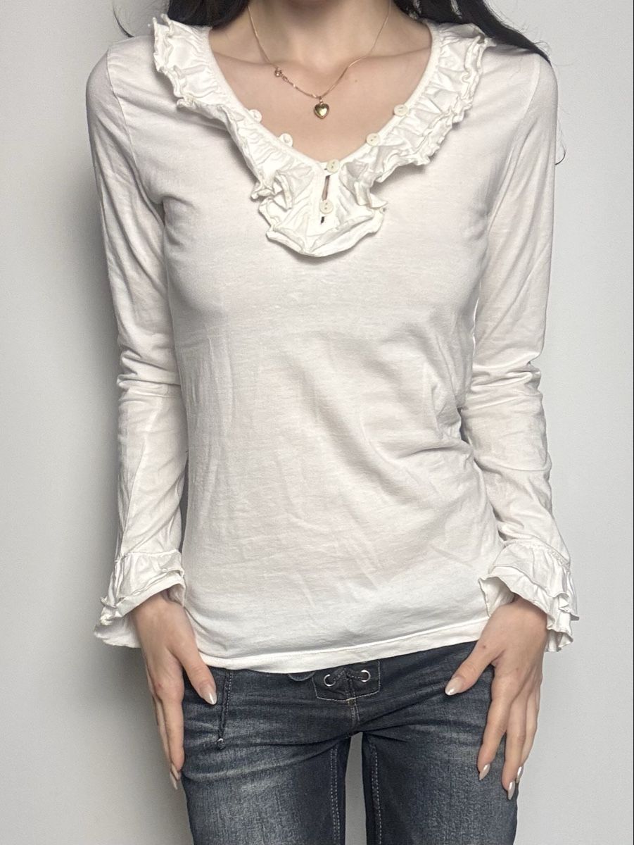 Top: vintage ruffle longsleeve with buttons – Usato da Leissigen venduto da lamooniade