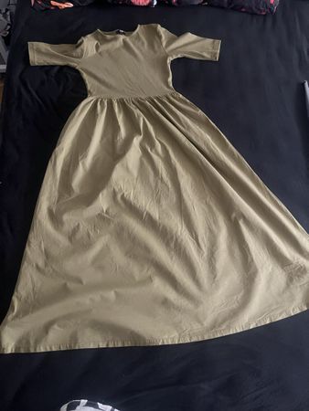 Kleid C&A olivgrün Grösse XS neuwertig