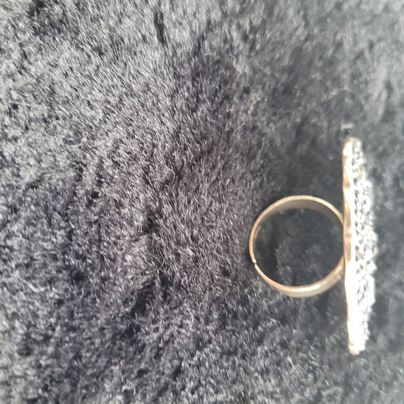 Anelli: Schöner Ring mit schwarzen Schmucksteinen – Nuovo (secondo la descrizione) da SCHÜBELBACH venduto da CoKaHa 2