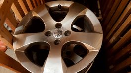 Vendo cerchi Peugeot da 17 pollici.
