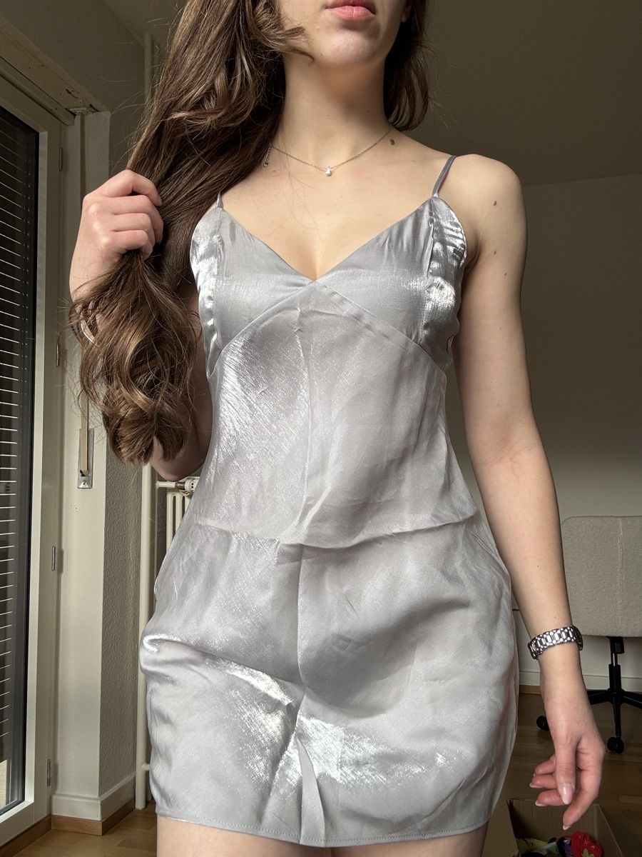 Kleider: Mini kleid Silver – Neu (gemäss Beschreibung) aus Binningen von Eldissa