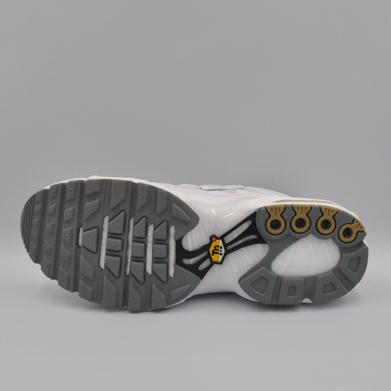 Nike Scarpe da uomo: Nike Air Max Plus TN White 46 – Nuovo e nell'imballaggio originale da Bern venduto da SneakerheavenLT 4