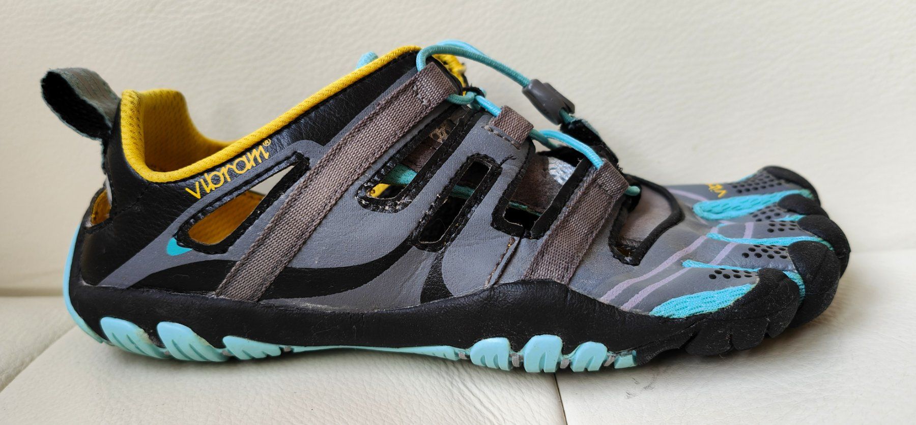 Vibram Damenschuhe: FIVEFINGERS Zehenschuhe Damen Gr. 38 – Gebraucht aus Lachen SZ von PizBuin35