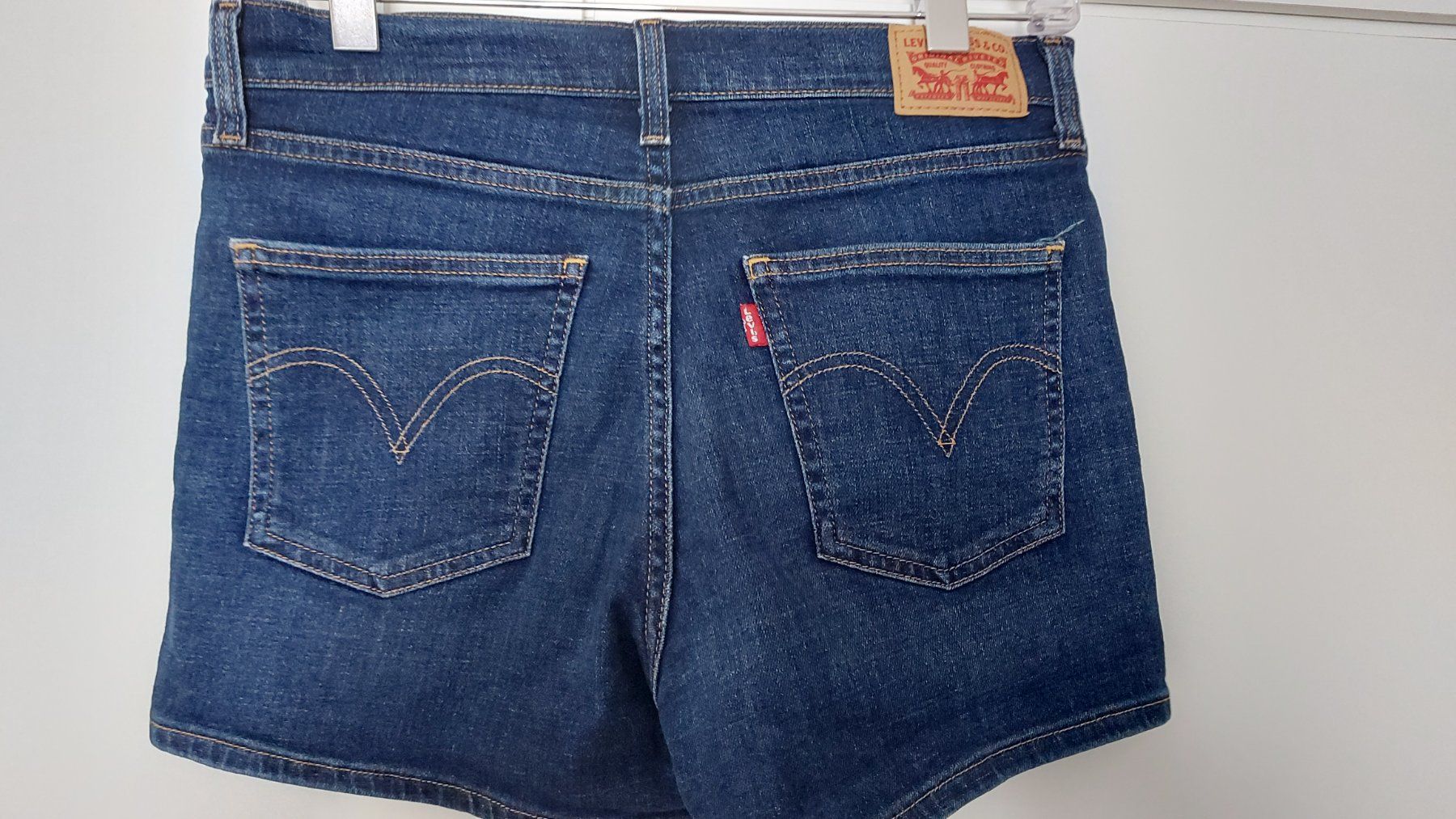 Levi's Jeans: LEWIS JEANS SHORTS – D'occasion à langenthal par rundholz7 1