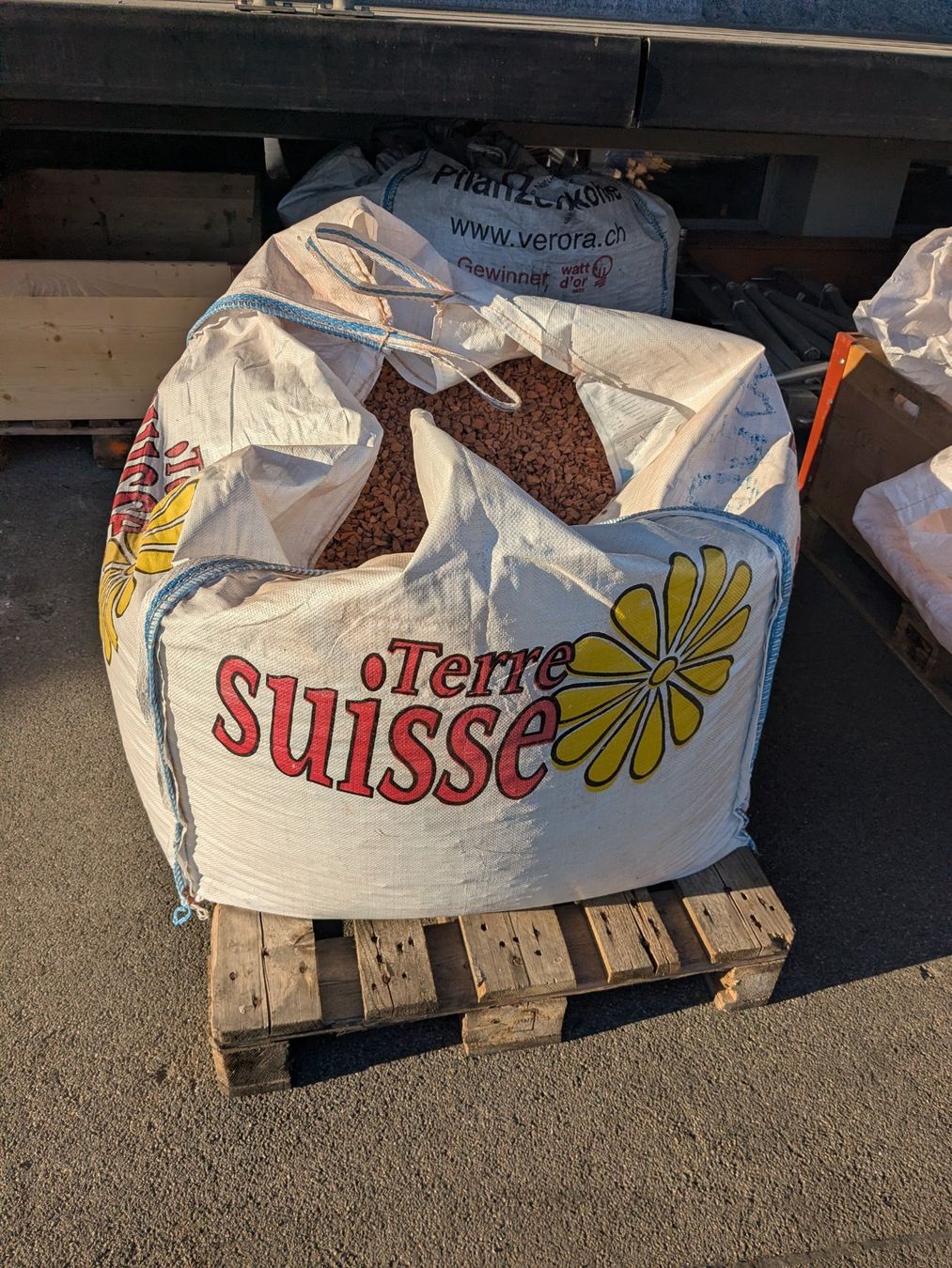 Pietre & tegole: Crushed Bricks – Usato da Dübendorf venduto da cop_skd5 1