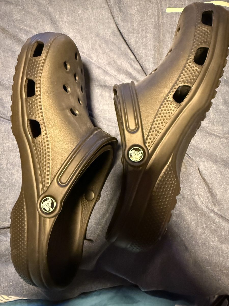 Crocs Chaussures hommes: Crocs Noir Taille 44 45 Bon Etat – Neuf (Voir description) à La tour-de-peilz par Danjor03 1
