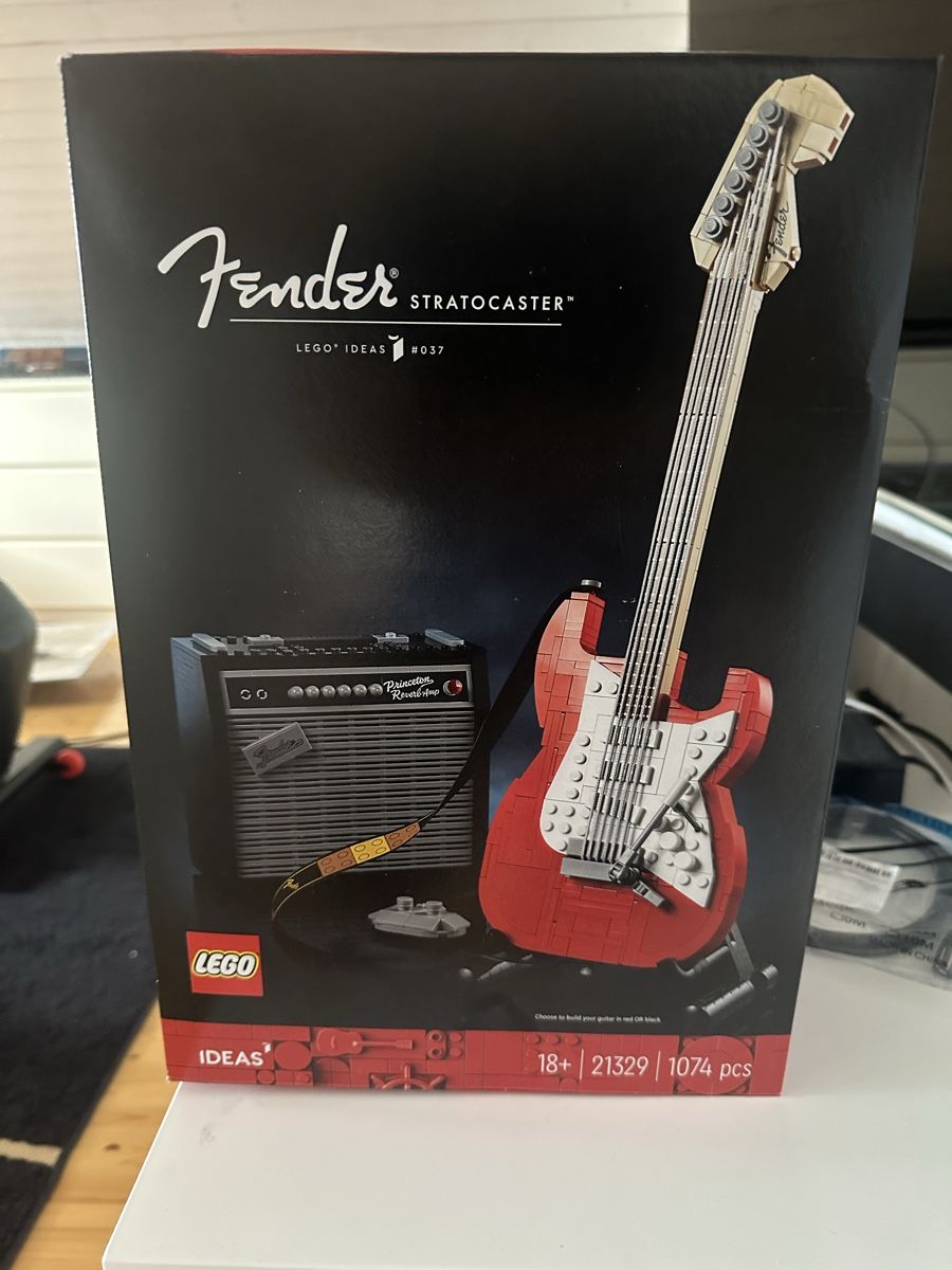 Lego Kit di costruzioni: LEGO FENDER STRATOCASTER MONTATA CON LUCI E SUONI – Nuovo (secondo la descrizione) da Gordola venduto da Topino02 2