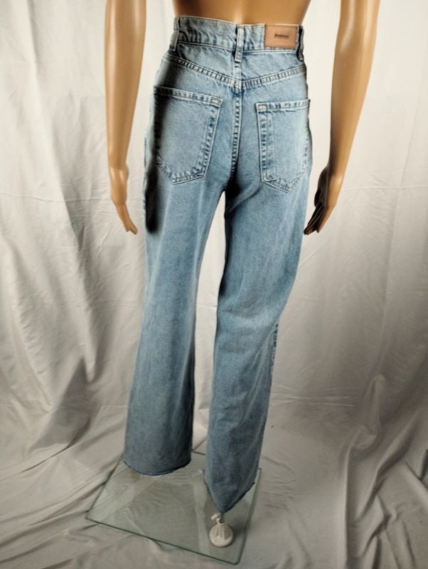 Stradivarius Jeans: STRADIVARIUS Jeans Gr. 32 – Usato da Schübelbach venduto da Restwert_Schubelbach 4