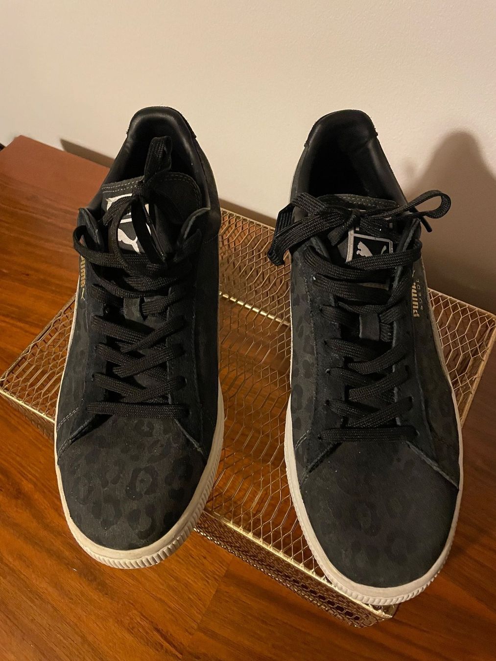 Puma Herrenschuhe: PUMA Suede in US10 / EU43 Grau mit Leopardmuster – Gebraucht aus Zürich von emkay13 1