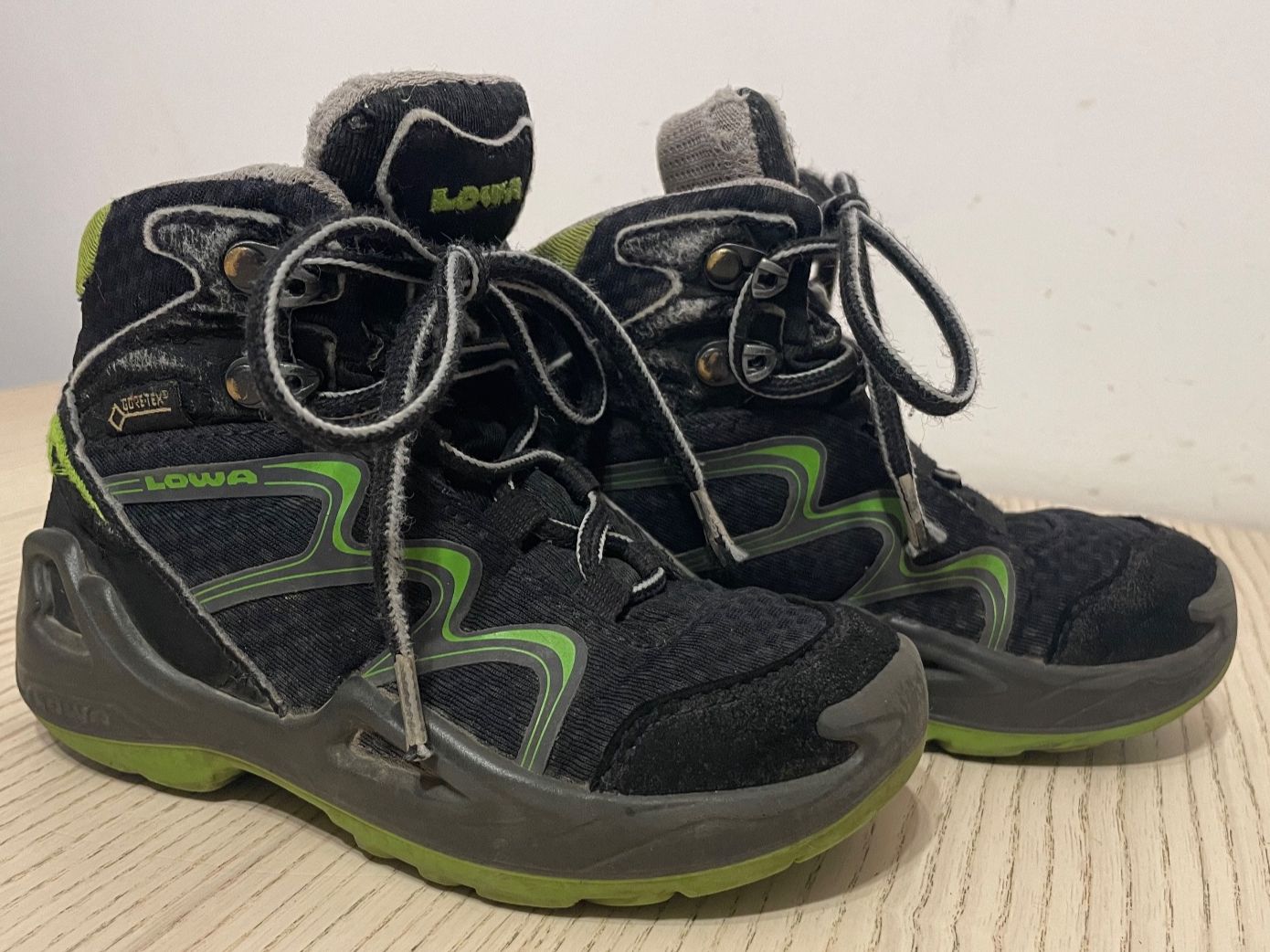 Lowa Scarpe per ragazzi: Lowa Kinderschuh – Usato da Wiesendangen venduto da Blupics 1