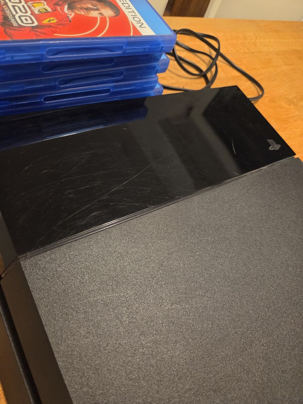 Sony Console: Playstation 4 + 3 Controller + Spiele – Usato da Luzern venduto da Tree_sells 3