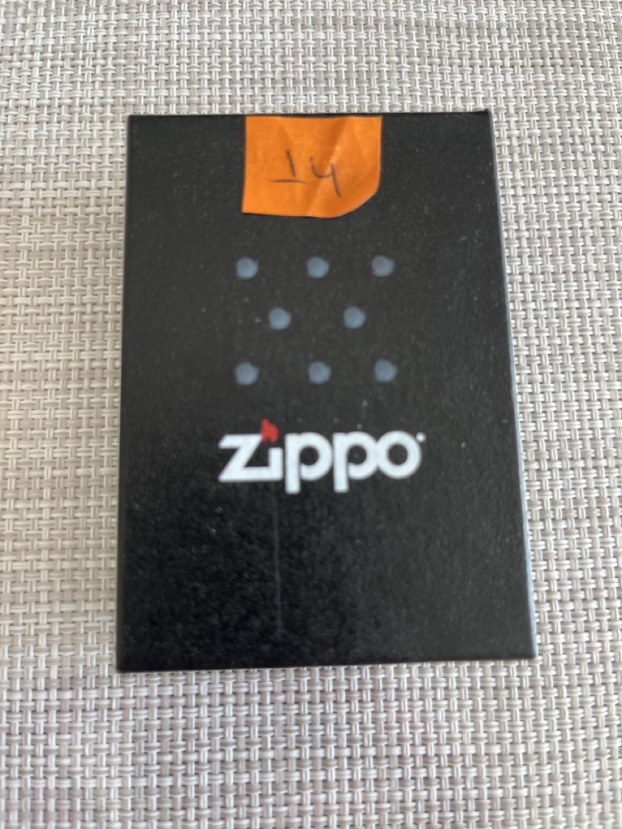 Zippo Accendini: Zippo Feuerzeug Skull Dumbbells – Usato da Bassersdorf venduto da VERO-EN