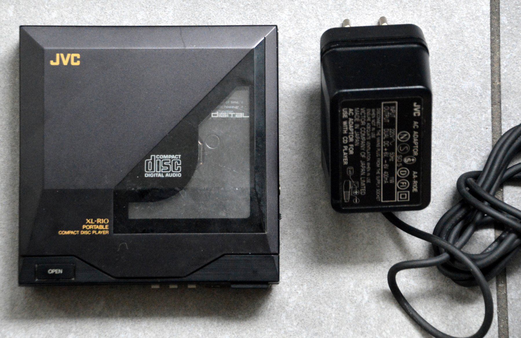 JVC Lettore multimediale portatile: Discman JVC XL-R10 – Usato da Collonges venduto da arashee