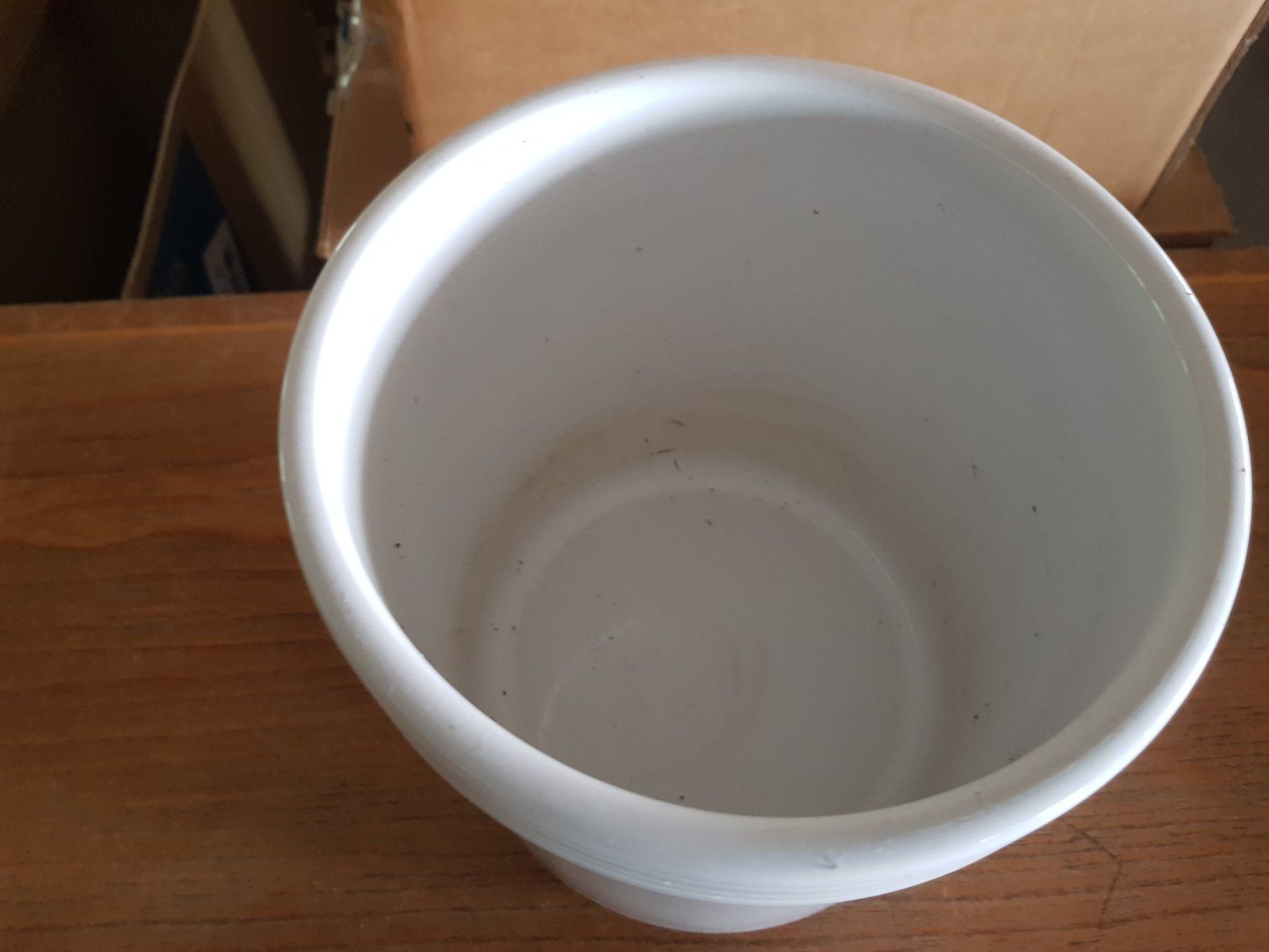Luwasa Vasi per fiori: Übertopf weiss Luwasa 19 cm Blumen Topf – Usato da Walterswil BE venduto da Lonitti 2