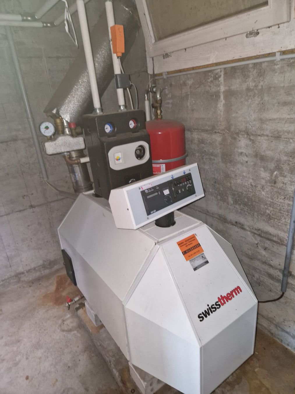 Radiatori: Swisstherm Ölbrenner/Ölheizung – Usato da Untereggen venduto da man_w8wc
