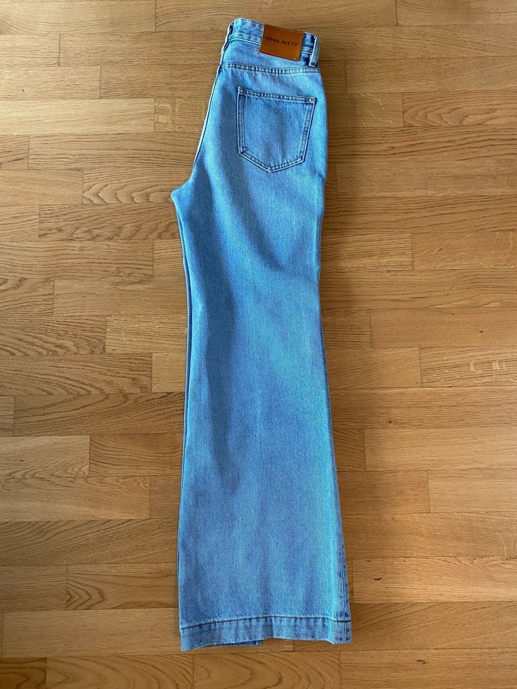 Miss Sixty Jeans: Miss Sixty Flared Jean denim G27 – Usato da Dübendorf venduto da Levintreyer 1