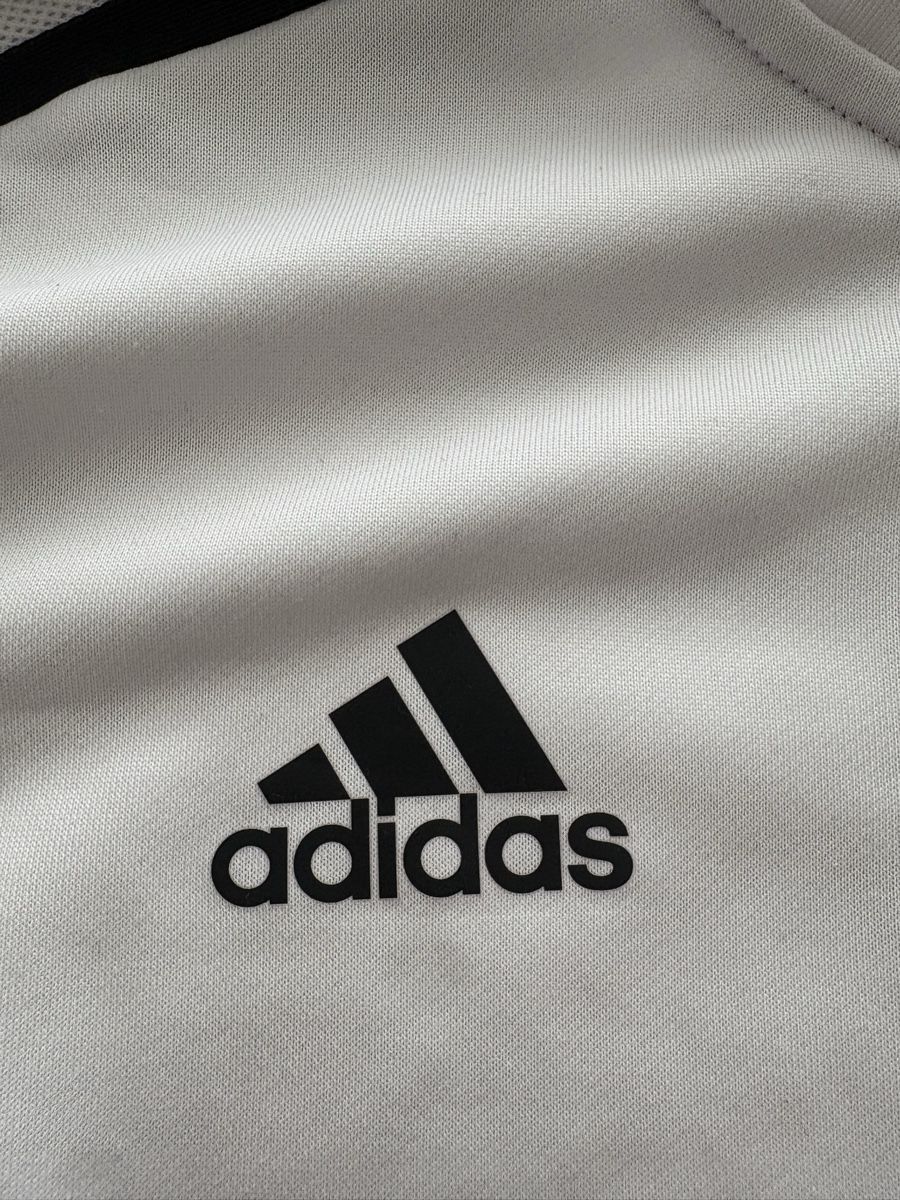 Real Madrid Canottiere & Pantaloni: Real Madrid Trainingsoberteil 22/23 – Usato da Domat/Ems venduto da tim_lq6b 2