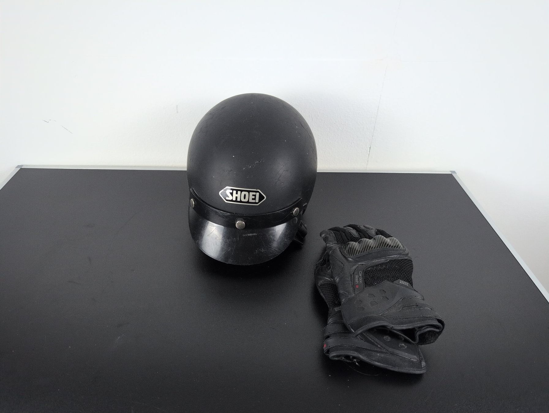 Caschi & visiere: Shoei Motorradhelm & Handschuhe Set – Usato da Zürich venduto da ErnstMax67