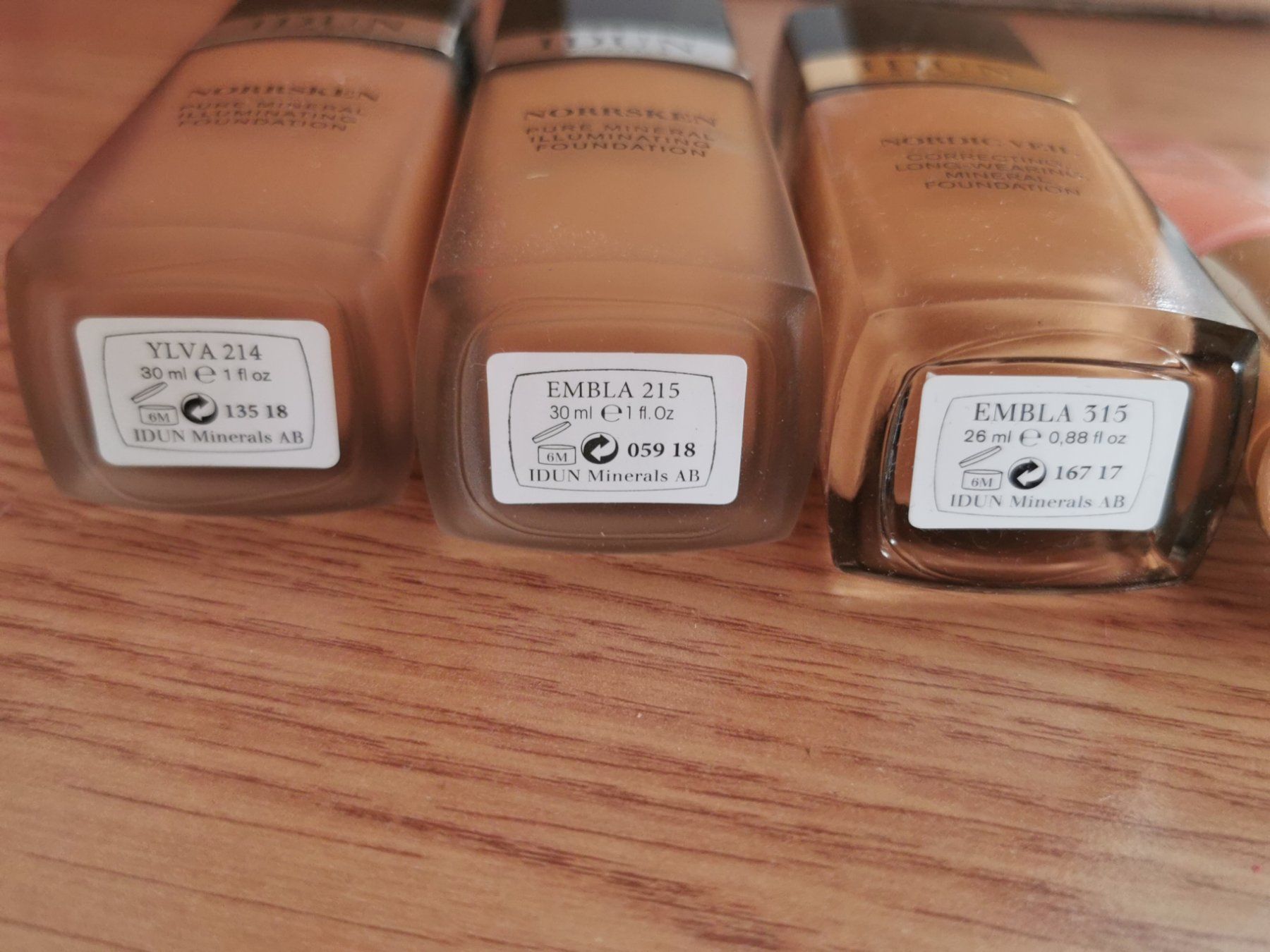 Make-up: 6 Hochwertige Foundation-Cremes – Usato da Schlieren venduto da vla_9m75 1