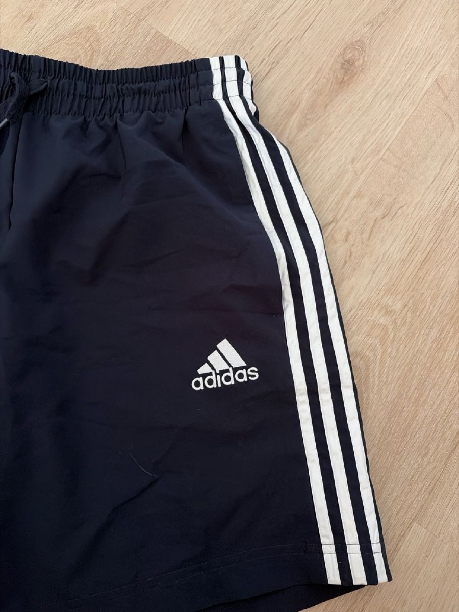 Adidas Pantaloni: Adidas Shorts – Usato da Rütihof venduto da liv_k2bp 1