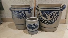 Töpfe im Bauernstil